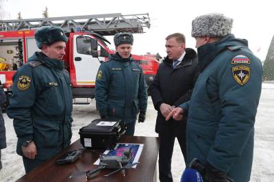 Алексей Дюмин передал сотрудникам МЧС восемь новых автомобилей