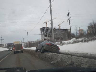 
                                            На Калужском шоссе в Туле автомобиль улетел в кювет
                                    