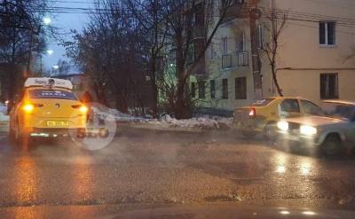 На ул. Болдина в Туле столкнулись два такси