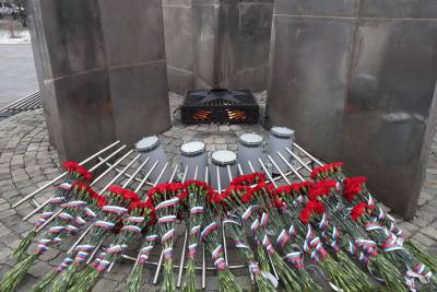 
                                            В честь 80-летия обороны Тулы Алексей Дюмин возложил цветы к Вечному огню
                                    