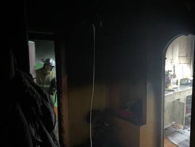 
                                            В Суворове пожарные спасли из горящего дома двух детей
                                    