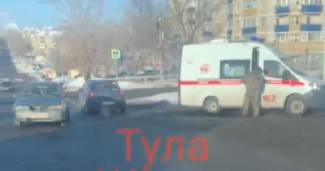 
                                            В Туле машина скорой помощи попала в ДТП
                                    