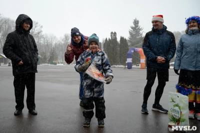 В Туле состоялся забег Дедов Морозов: фоторепортаж Myslo