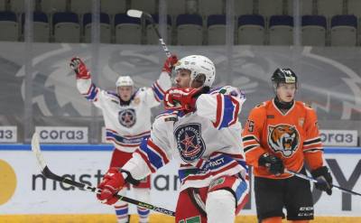 Хоккеисты «Академии Михайлова» вырвали победу у «Амурских Тигров»