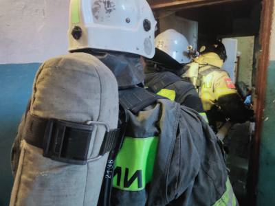 
                                            В Алексине пожарным пришлось спасать человека из огня после возгорания мусора
                                    