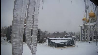 
                                            Заносы на дорогах и сугробы во дворах: Тулу засыпает снегом январская метель
                                    
